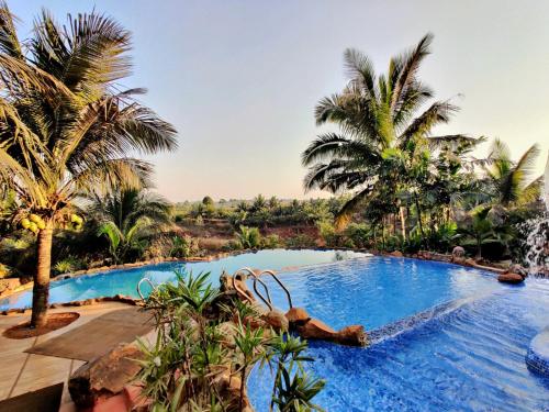 Piscina en o cerca de Fazlani Natures Nest - The Wellness Retreat