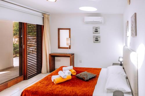 Llit o llits en una habitació de Villa Karavi