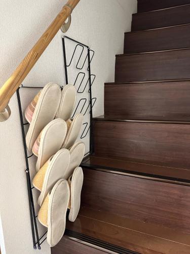 a set of stairs with white shoes on them at 花乃郷 赤羽 in Tokyo