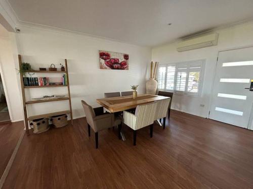 Galeriebild der Unterkunft Absolutely Lakeside House, quiet and peace in Killarney