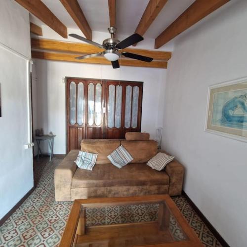 a living room with a couch and a ceiling fan at Arsenal Azul in Villajoyosa