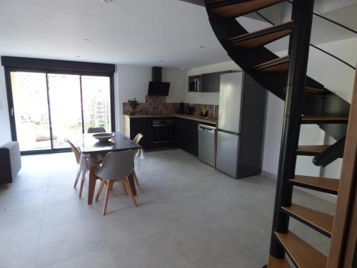Η κουζίνα ή μικρή κουζίνα στο Petite maison en Brière.