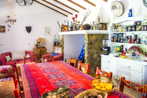 a dining room with a table and chairs and a kitchen at Figueirinha Ecoturismo in Montes da Estrada