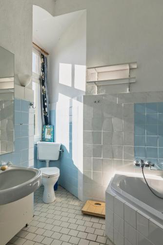 a bathroom with a tub and a toilet and a sink at Landhaus im Waldviertel in Zwettl Stadt