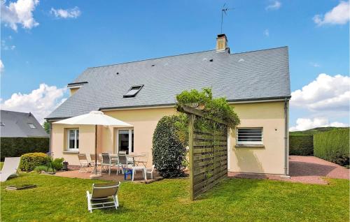 a house with a fence and a table and chairs at Beautiful Home In Créances With Wifi in Créances
