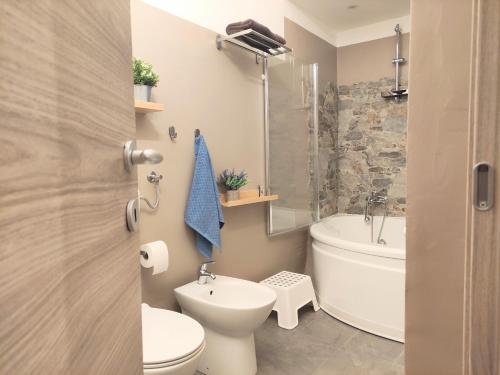 a bathroom with a toilet and a sink and a tub at il Rifugio del Marinaio in Genova