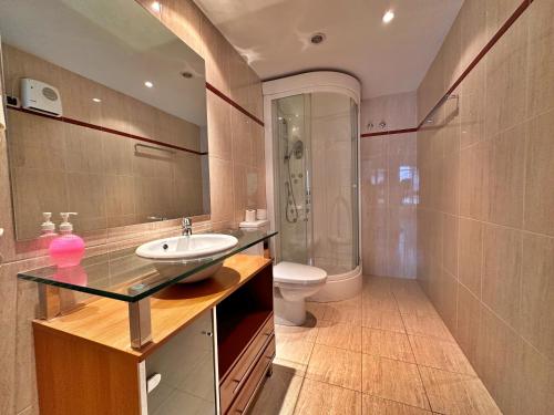 a bathroom with a sink and a toilet at Tucamp 2.6 justo al lado del telecabina in Encamp