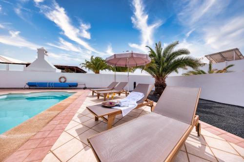 Kolam renang di atau dekat dengan Casa Guayre - Private Pool, BBQ, Air-Con and Ping-Pong By Lanzarote Vacation Homes
