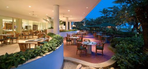 En restaurang eller annat matställe på Hyatt Regency Saipan