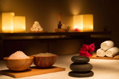 a room with two bowls of rice and a pile of towels at Hilton Dead Sea Resort & Spa in Sowayma