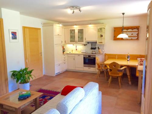Una cocina o cocineta en Sunny Villa