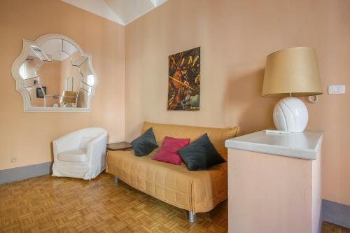 Lemon Tree One Bedroom with Balcony