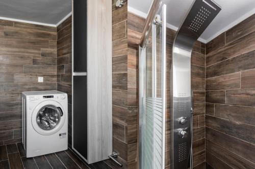 Ванная комната в Radiant 2BR Apartment in Neo Psichiko by UPSTREET