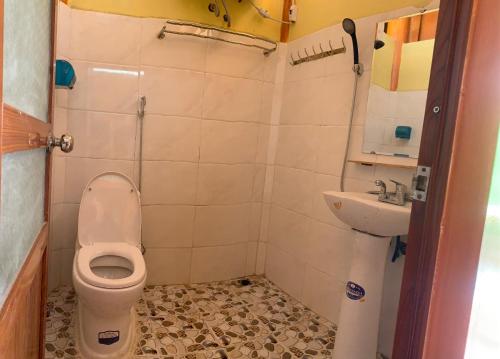 Bilik mandi di Cổng Trời Homestay