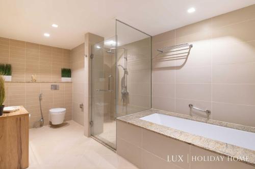 Koupelna v ubytování LUX The Anantara Residence Suite