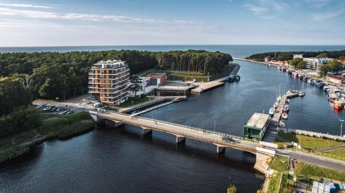 Lighthouse, Sun & Snow