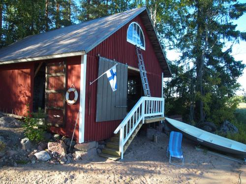 Gambar di galeri bagi Söderstrand B&B Pihlaja Room di Ahvenkoski