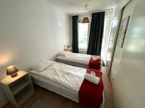 Postel nebo postele na pokoji v ubytování Kotimaailma Apartments - valoisa kaksio