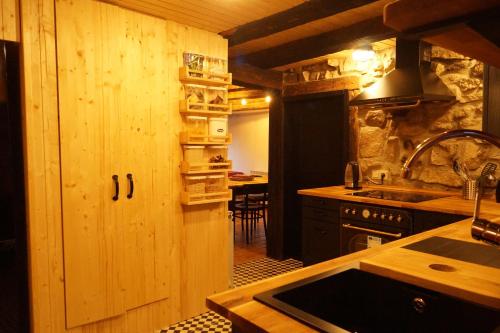 Cuisine ou kitchenette dans l'établissement Hausele