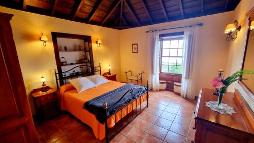 a bedroom with a bed and a window at Los Nacientes: Marcos in Los Sauces