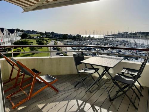 REF 048 - Appartement entièrement rénové pour six personnes vue mer et port Crouesty ARZON