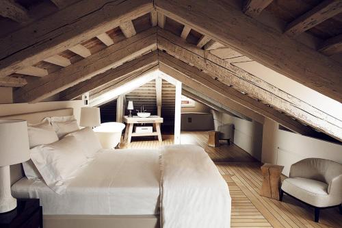 a bedroom with a large white bed and a table at Palazzo Cristo in Venice