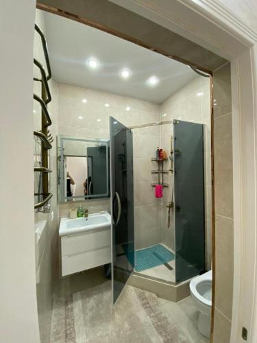 a bathroom with a shower and a sink and a toilet at Palm beach in Chok-Tal