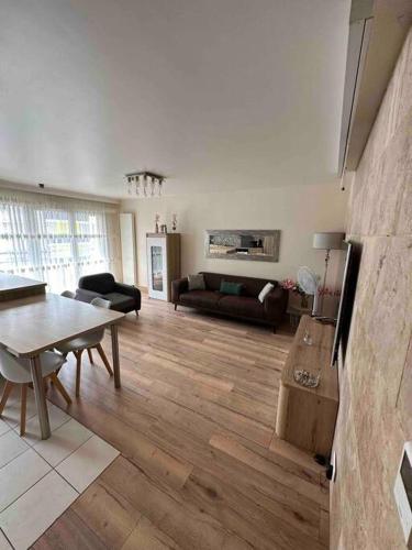 Photo de la galerie de l'établissement Appartement 82m2 Nanterre, Paris La Défense tram 2, à Nanterre