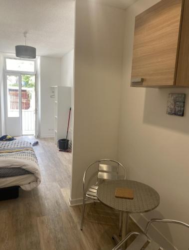 Postel nebo postele na pokoji v ubytování Hôtel Particulier Morez