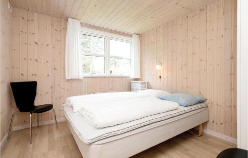 Postel nebo postele na pokoji v ubytování Beautiful Home In Hjrring With Wifi