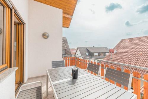a table on a balcony with a view of roofs at G03 große 8er Maisonette Wohnung - ideal für Teams und Monteure - Self Check-In in Gäufelden