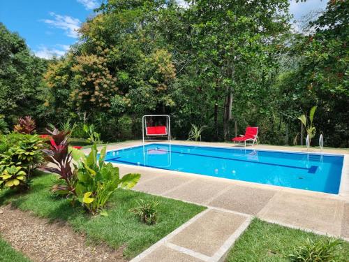 Bazén v ubytování Finca Summerland ecohotel nebo v jeho okolí