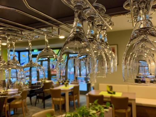 a restaurant with glasses hanging from the ceiling at Villa Frieden Hotel & Seminarhaus in Bad Blankenburg