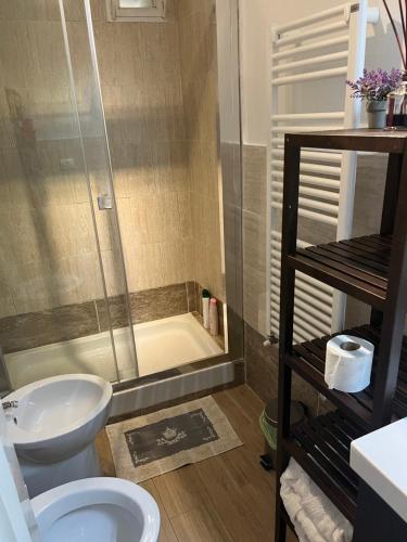 a bathroom with a shower and a toilet and a sink at DaLu Florence apartment Lucilla - private car park 15 minutes to the city center in Florence