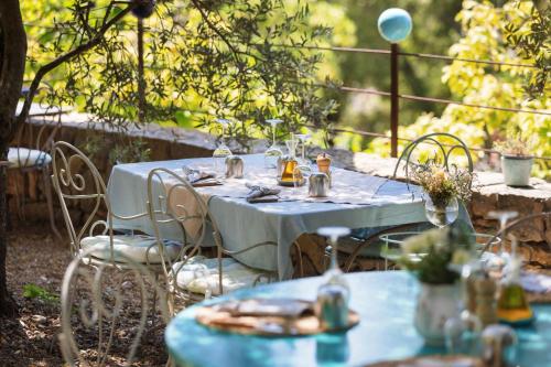 Ein Garten an der Unterkunft LOU CALEN
