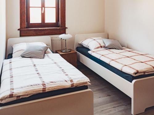 Giường trong phòng chung tại Ferienwohnung Brühler Hof
