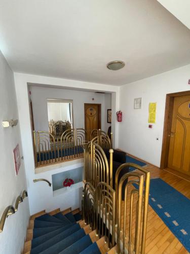 a room with a staircase with a mirror at Vila Grinka M in Zaječar