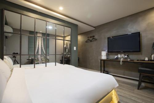 โทรทัศน์และ/หรือระบบความบันเทิงของ SoL Hotel