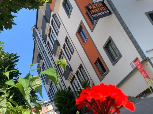 Bangunan di mana terletaknya aparthotel ini