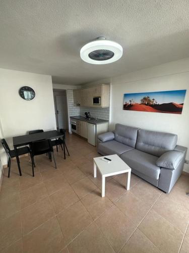 Alexander Home, Los Cristianos