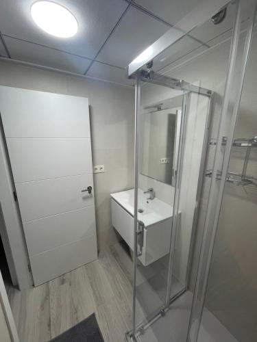 a bathroom with a sink and a shower with a mirror at Mar Menor Elisa Apartment in Santiago de la Ribera