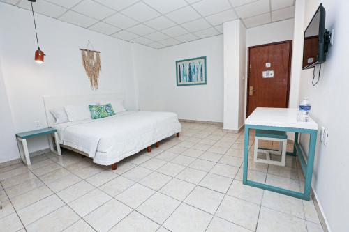 TV a/nebo společenská místnost v ubytování Hotel & Suites Arges - Centro Chetumal