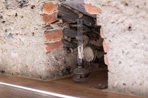 a mirror in the corner of a brick wall at R&B al lago in Domaso