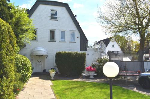 a white house with a yard with a driveway at AV No.1 in Düsseldorf