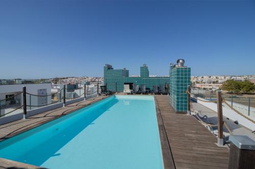 Bazén v ubytování Marina Terrace - A045 nebo v jeho okolí