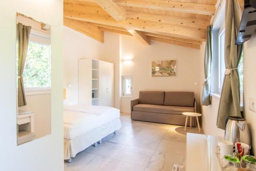a bedroom with a bed and a couch in a room at R&B al lago in Domaso