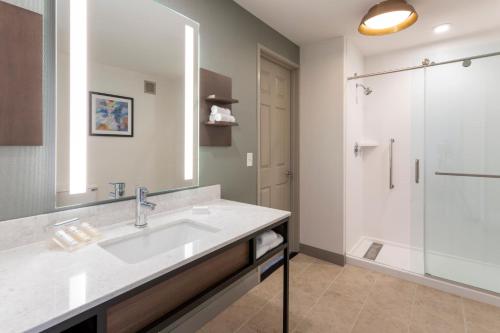 Koupelna v ubytování Hilton Garden Inn Minneapolis Saint Paul-Shoreview