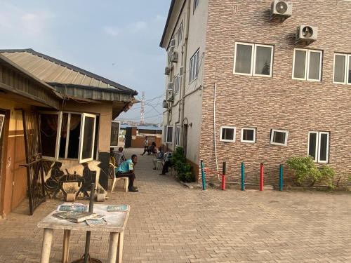 SL HOTEL AND SUITES