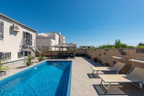 Mery apartment house