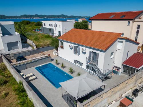 Mery apartment house